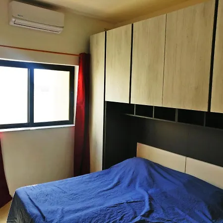 Grenville, Flat 2